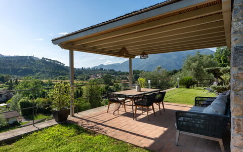 Luxury Green Marignana Villa, Versilia, Pool, Ac,: Pflanze, Eigentum, Himmel, Tabelle, Gebäude, Schatten, Baum, Grundstueck, Holz, Gras