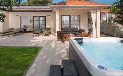 Unterkunft:&nbsp;Luxury Bay Villa with Private Hot Tub 313.1