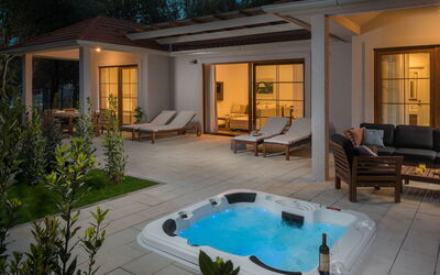 Unterkunft:&nbsp;Luxury Bay Villa with Private Hot Tub 313.3