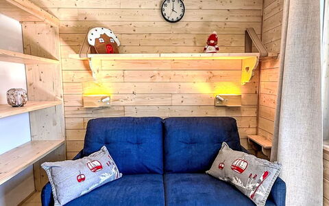 Val Thorens 540: Holz, Interior Design, Möbel, Flooring, Fussboden, Zimmer, Couch, Decke, Wohnzimmer, Holzbeize