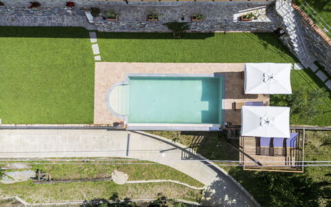 Casa Aurora - Recco, Liguria: Pflanze, Gebäude, Grundstueck, Urban Design, Gras, Dach, Wohngebiet, Landschaft, Fassade, Wahrzeichen
