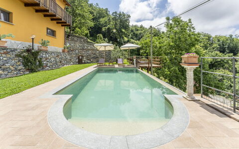 Casa Aurora - Recco, Liguria: Wasser, Pflanze, Wolke, Eigentum, Himmel, Baum, Botanik, Gewässer, Schwimmbad, Freizeit