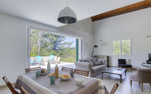 La Familiale: Himmel, Wolke, Daytime, Eigentum, Gebäude, Cabinetry, Holz, Die Architektur, Interior Design, Schatten