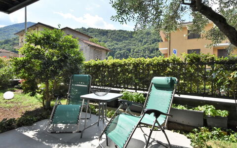La Casa di Lara: Wasser, Gebäude, Pflanze, Himmel, Daytime, Eigentum, Schwimmbad, Azurblau, Fenster, Baum