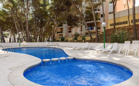 Uolas: Wohnung, Eigentumswohnung, Schwimmbad, Schatten, Gartenmöbel, Resort, Balkon, Hotel, Ferienort