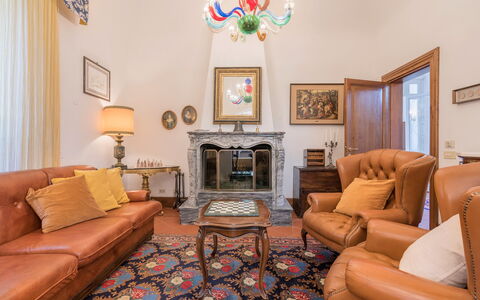 Villa Recanati, Val D'orcia, Private Pool, Jacuzzi: Bilderrahmen, Eigentum, Möbel, Couch, Holz, Wohnzimmer, Fussboden, Interior Design, Komfort, Wand