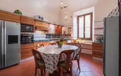 Villa Recanati, Val D'orcia, Private Pool, Jacuzzi: Möbel, Cabinetry, Tabelle, Countertop, Stuhl, Küche, Holz, Interior Design, Flooring, Fussboden