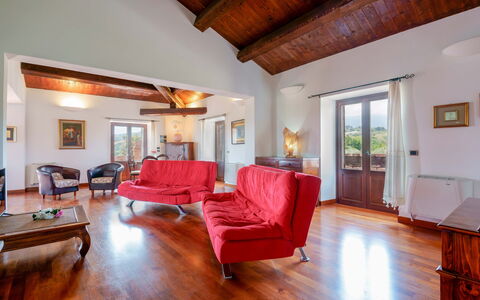 Villa Pagannoni: Möbel, Gebäude, Komfort, Holz, Couch, Die Architektur, Interior Design, Fussboden, Flooring, Wohnzimmer