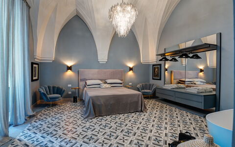 Dimora Cocchi: Möbel, Gebäude, Komfort, Blau, Dekoration, Tabelle, Beleuchtung, Interior Design, Bettrahmen, Schublade