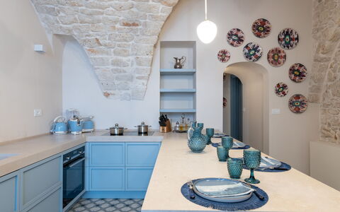 Dimora Cocchi: Eigentum, Möbel, Cabinetry, Azurblau, Countertop, Blau, Interior Design, Die Architektur, Spüle, Küche