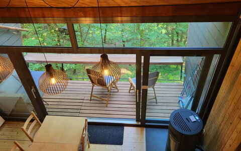 Bosco della Bella 6: Gebäude, Pflanze, Schatten, Holz, Interior Design, Wohnzimmer, Fenster, Flooring, Strahl, Haus