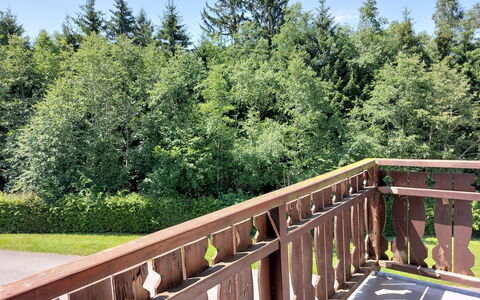 La Jacquerie: Himmel, Pflanze, Möbel, Pflanzengemeinschaft, Tabelle, Natürliche Landschaft, Stuhl, Grundstueck, Gartenmöbel, Baum