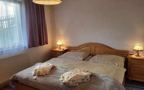 Sonnenschein B: Möbel, Eigentum, Gebäude, Komfort, Fenster, Holz, Lampe, Beleuchtung, Interior Design, Bettrahmen
