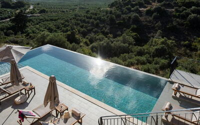 Panormos, Rethymnon 14: Wasser, Schwimmbad, Azurblau, Gartenmöbel, Gebäude, Sonnenliege, Schatten, Freizeit, Couch, Baum