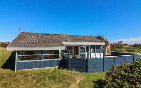 Mitre - 300M from the Sea: Dach, Haus, Zuhause, Hütte, Grundstueck, Estate, Schatten, Abstellgleis, Veranda, Garten