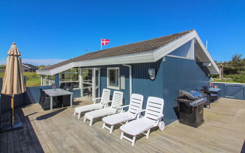 Mitre - 300M from the Sea: Zuhause, Haus, Dach, Hütte, Schatten, Veranda, Deck, Planke, Estate, Resort