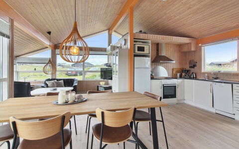 Mitre - 300M from the Sea: Holz, Interior Design, Decke, Flooring, Fussboden, Küche, Möbel, Zuhause, Holzbeize, Hartholz