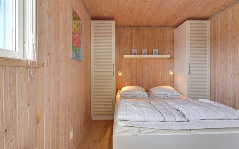 Mitre - 300M from the Sea: Holz, Fussboden, Schlafzimmer, Flooring, Interior Design, Decke, Bett, Bettdecke, Zimmer, Möbel