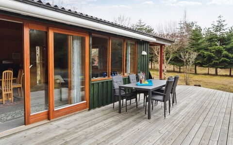 Nada - 200M from the Sea: Möbel, Interior Design, Flooring, Holz, Fussboden, Decke, Holzboden, Stuhl, Tabelle, Beleuchtung