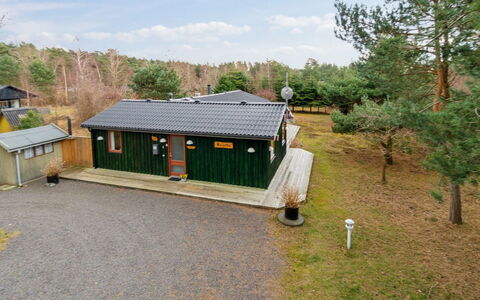 Nada - 200M from the Sea: Möbel, Interior Design, Flooring, Holz, Fussboden, Decke, Holzboden, Stuhl, Tabelle, Beleuchtung