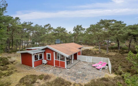 Sanela - 25M from the Sea: Möbel, Interior Design, Flooring, Holz, Fussboden, Decke, Holzboden, Stuhl, Tabelle, Beleuchtung