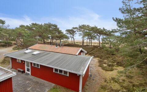 Sanela - 25M from the Sea: Möbel, Interior Design, Flooring, Holz, Fussboden, Decke, Holzboden, Stuhl, Tabelle, Beleuchtung