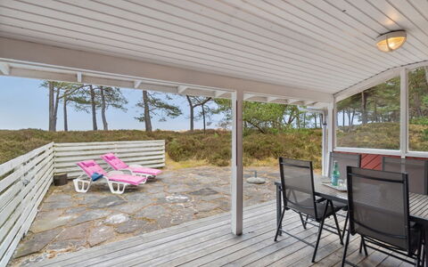 Sanela - 25M from the Sea: Möbel, Interior Design, Flooring, Holz, Fussboden, Decke, Holzboden, Stuhl, Tabelle, Beleuchtung