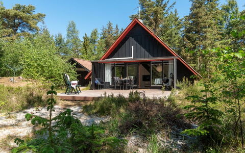 Olla - 400M from the Sea: Möbel, Interior Design, Flooring, Holz, Fussboden, Decke, Holzboden, Stuhl, Tabelle, Beleuchtung