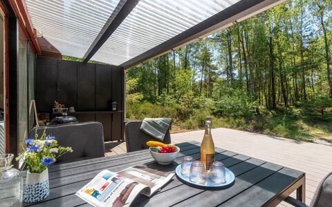 Olla - 400M from the Sea: Möbel, Interior Design, Flooring, Holz, Fussboden, Decke, Holzboden, Stuhl, Tabelle, Beleuchtung