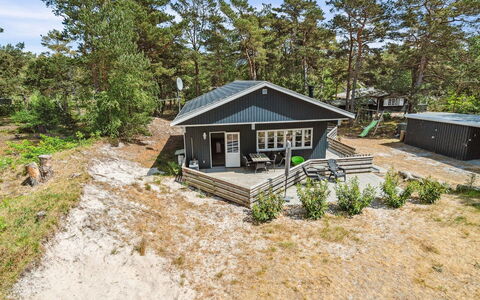 Sjo - 300M from the Sea: Dach, Haus, Grundstueck, Zuhause, Hütte, Estate, Gartenbauten, Schatten, Blockhaus, Landscaping
