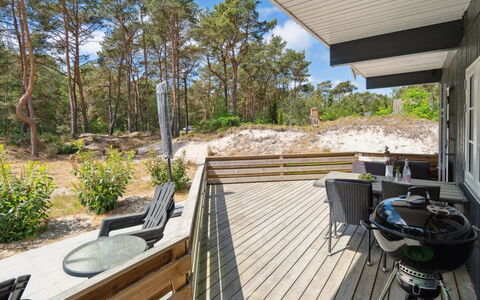 Sjo - 300M from the Sea: Dach, Haus, Grundstueck, Zuhause, Hütte, Estate, Gartenbauten, Schatten, Blockhaus, Landscaping