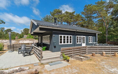 Sjo - 300M from the Sea: Dach, Haus, Grundstueck, Zuhause, Hütte, Estate, Gartenbauten, Schatten, Blockhaus, Landscaping
