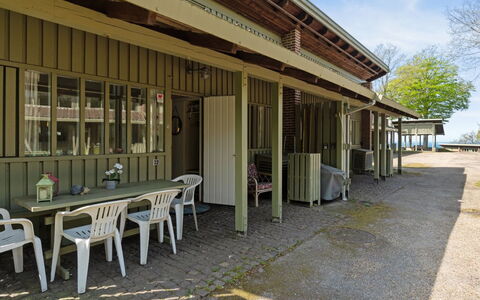 Agga - 500M from the Sea: Dach, Haus, Grundstueck, Zuhause, Hütte, Estate, Gartenbauten, Schatten, Blockhaus, Landscaping