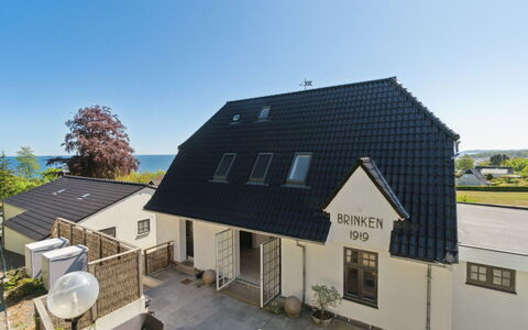 Johanna - 300M from the Sea: Holz, Möbel, Wohnung, Zimmer, Decke, Holzbeize, Stuhl, Hartholz, Lack, Holz