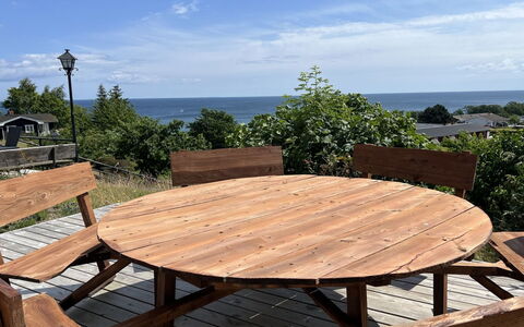 Johanna - 300M from the Sea: Holz, Möbel, Wohnung, Zimmer, Decke, Holzbeize, Stuhl, Hartholz, Lack, Holz