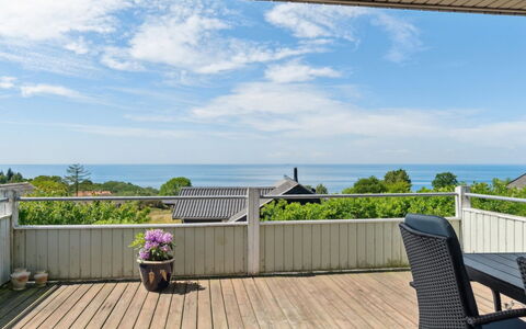 Eliene - 400M from the Sea: Holzboden, Deck, Veranda, Balkon, Hartholz, Meer, Eco Hotel, Planke, Holzbeize, Ozean