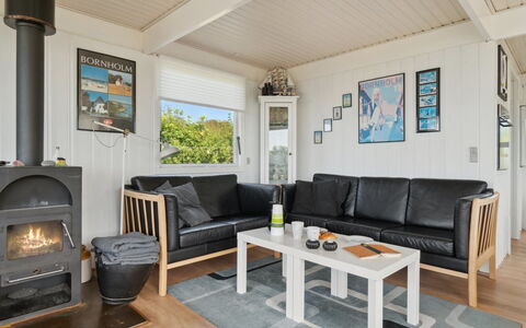 Eliene - 400M from the Sea: Holz, Möbel, Flooring, Fussboden, Interior Design, Couch, Wohnzimmer, Decke, Zuhause, Holzboden