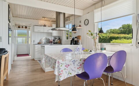 Eliene - 400M from the Sea: Möbel, Interior Design, Flooring, Decke, Holz, Light Fixture, Küche, Fussboden, Zuhause, Stuhl