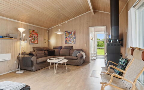Isto - 250M from the Sea: Holz, Flooring, Möbel, Interior Design, Fussboden, Decke, Zuhause, Wohnzimmer, Holzboden, Zimmer