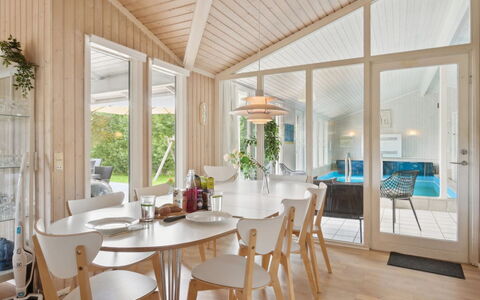 Isto - 250M from the Sea: Holz, Interior Design, Decke, Flooring, Zuhause, Fussboden, Möbel, Esszimmer, Küche & Esszimmer Tisch, Holzboden