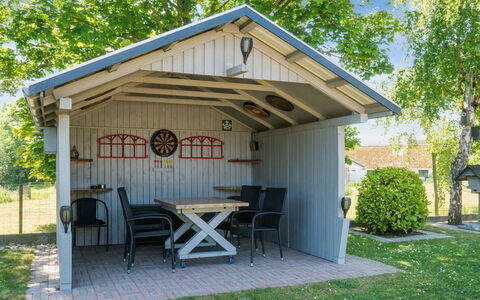 Carena - 1.8Km from the Sea: Wohngebiet, Dach, Vorort, Auffahrt, Estate, Kamin
