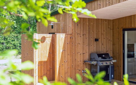 Tinja - 900M from the Sea: Möbel, Interior Design, Flooring, Holz, Fussboden, Decke, Holzboden, Stuhl, Tabelle, Beleuchtung