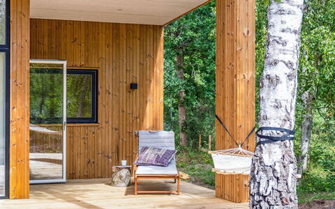 Tinja - 900M from the Sea: Möbel, Interior Design, Flooring, Holz, Fussboden, Decke, Holzboden, Stuhl, Tabelle, Beleuchtung