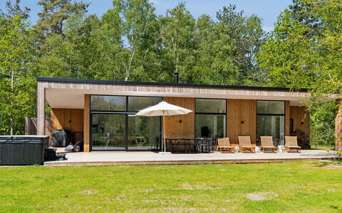 Tinja - 900M from the Sea: Möbel, Interior Design, Flooring, Holz, Fussboden, Decke, Holzboden, Stuhl, Tabelle, Beleuchtung