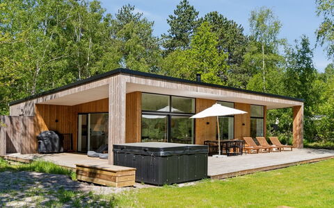 Tinja - 900M from the Sea: Möbel, Interior Design, Flooring, Holz, Fussboden, Decke, Holzboden, Stuhl, Tabelle, Beleuchtung