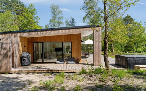 Tinja - 900M from the Sea: Möbel, Interior Design, Flooring, Holz, Fussboden, Decke, Holzboden, Stuhl, Tabelle, Beleuchtung