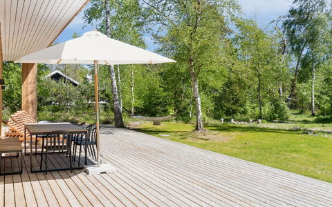 Tinja - 900M from the Sea: Möbel, Interior Design, Flooring, Holz, Fussboden, Decke, Holzboden, Stuhl, Tabelle, Beleuchtung