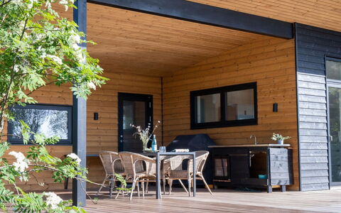 Toska - 100M to the Fjord: Möbel, Interior Design, Flooring, Holz, Fussboden, Decke, Holzboden, Stuhl, Tabelle, Beleuchtung