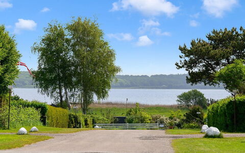 Felicity - 250M from the Sea: Dach, Haus, Grundstueck, Zuhause, Hütte, Estate, Gartenbauten, Schatten, Blockhaus, Landscaping