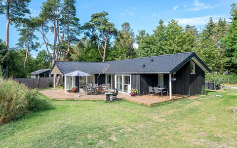 Elin - 200M from the Sea: Möbel, Interior Design, Flooring, Holz, Fussboden, Decke, Holzboden, Stuhl, Tabelle, Beleuchtung